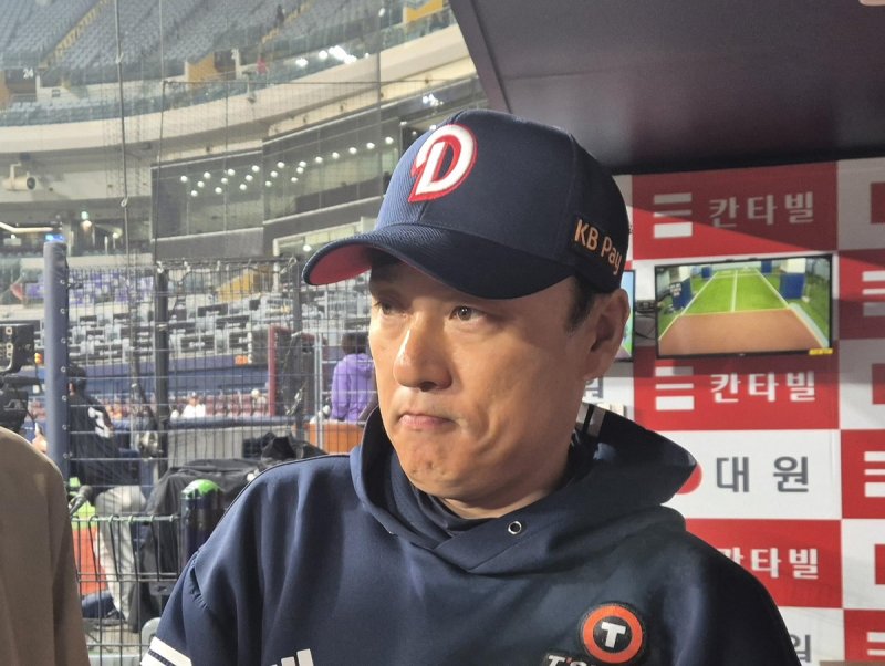인터뷰하는 이승엽 두산 베어스 감독 (출처=연합뉴스)