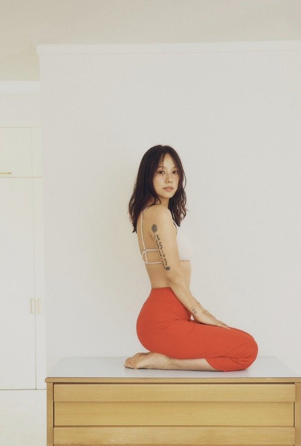 이효리, 핑클 시절 떠오르는 최강 동안…요가로 만든 탄탄라인 [N샷]