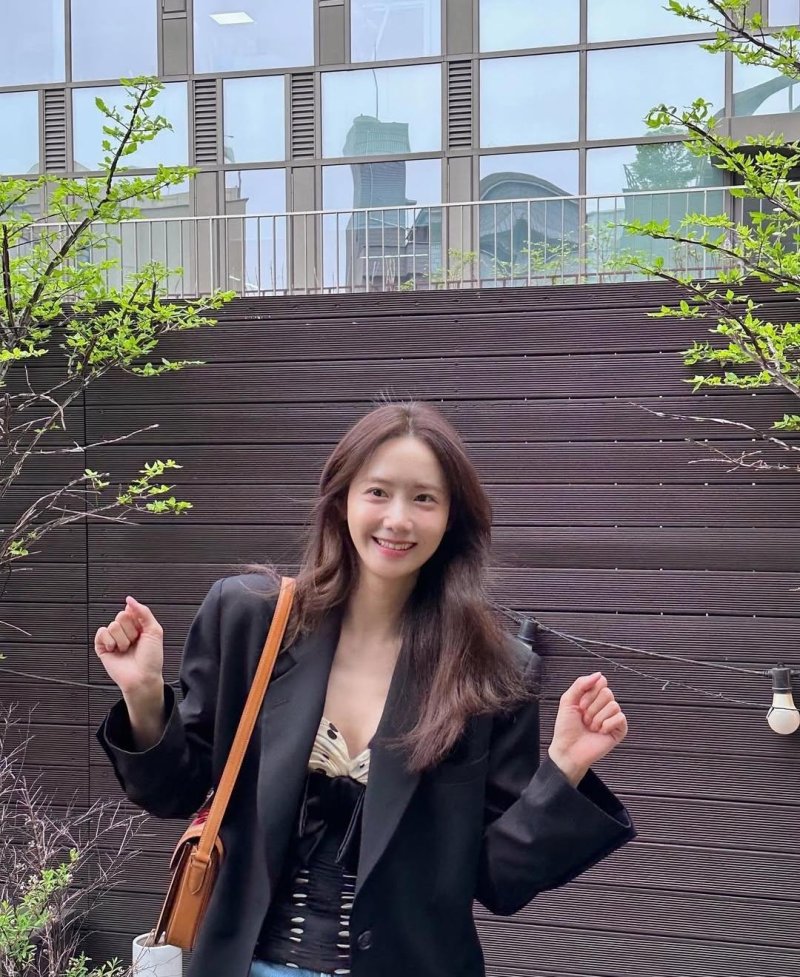 윤아, 봄을 닮은 화사한 미모…청순미 넘치네