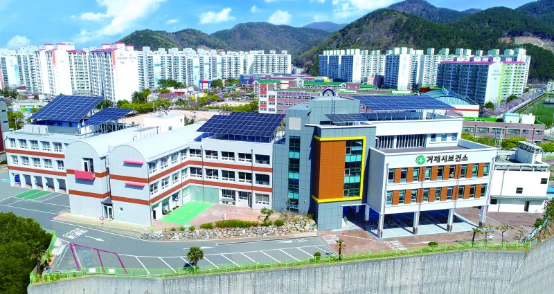 [거제=뉴시스] 신정철 기자= 거제시보건소는 오는 4월말부터 ‘영구적 불임예상 생식세포(정자·난자) 동결·보존 지원 사업’을 시행한다고 22일 밝혔다.사진은 거제시보건소 전경.(사진=뉴시스DB).2025.04.22. sin@newsis.com