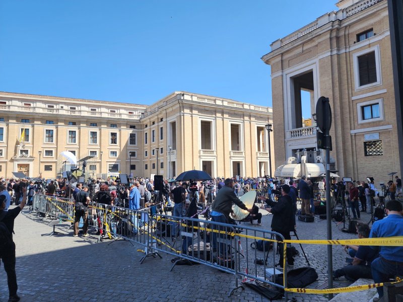 바티칸에 집결한 전 세계 취재진 (출처=연합뉴스)