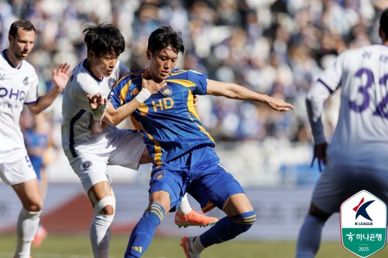 FC안양과 울산의 지난 맞대결 경기 모습. 안양이 1-0으로 이겼다.(한국프로축구연맹 제공)