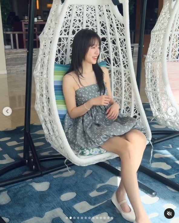 40세 윤은혜, 괌에서 동안 미모 대방출…쭉 뻗은 각선미