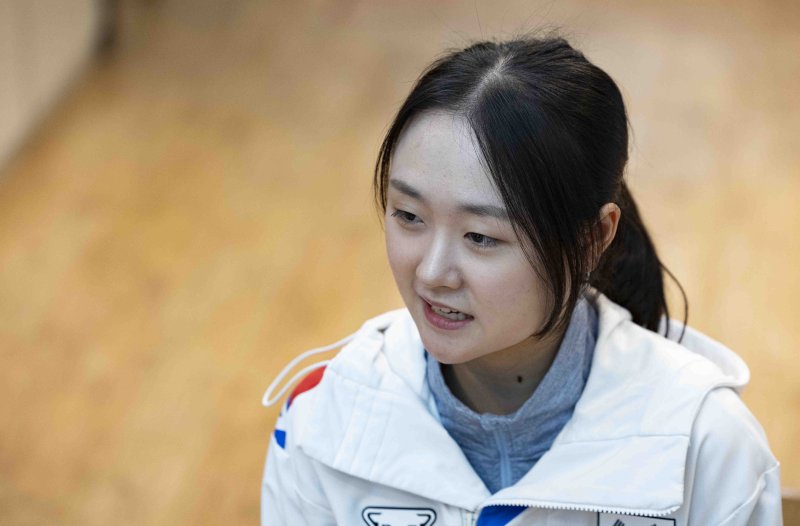 [서울=뉴시스] 김근수 기자 = 여자 피겨스케이팅 국가대표 김채연이 23일 서울 노원구 태릉 국제스케이팅장에서 뉴시스와 인터뷰를 하고 있다. 2025.04.23. ks@newsis.com
