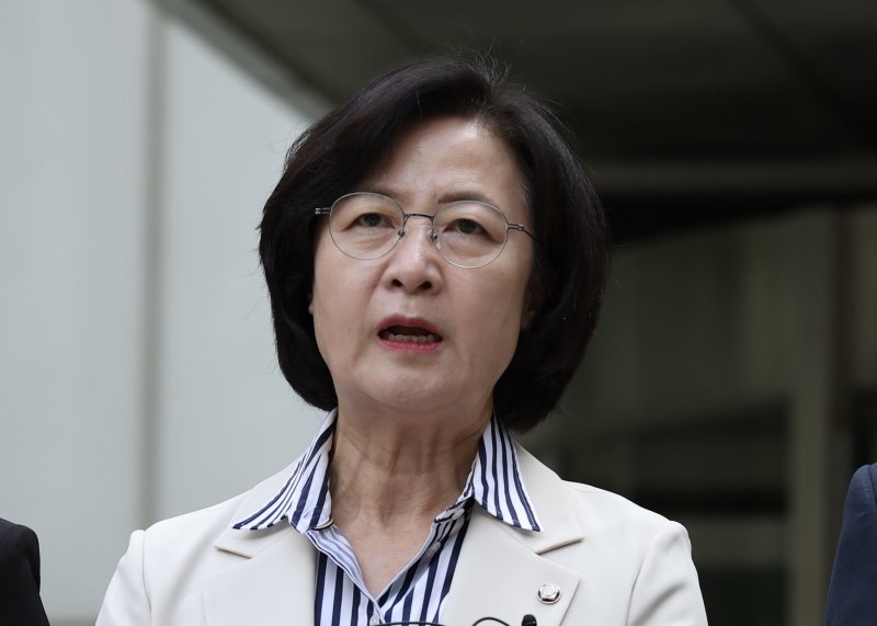 추미애 "이재명에 대법원 신속한 결론…무죄이기 때문"