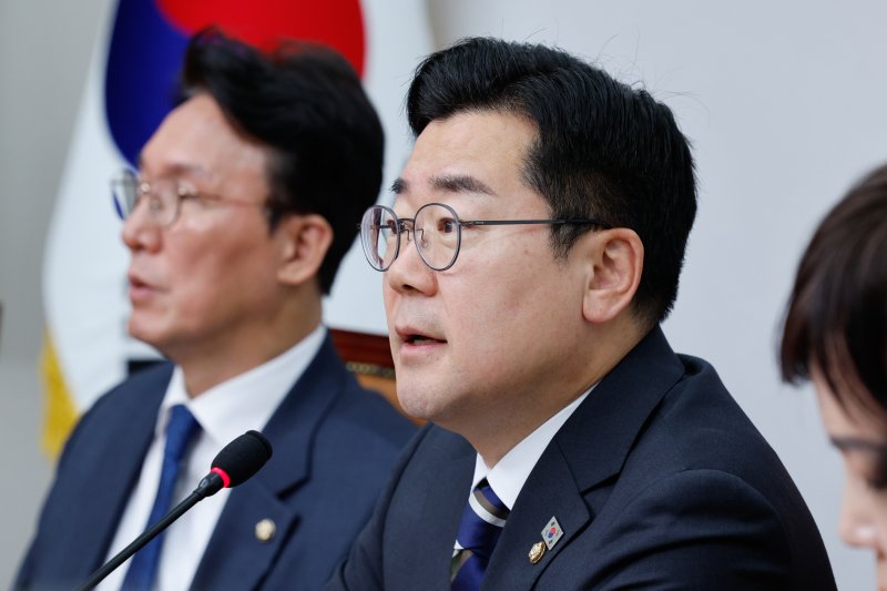박찬대 더불어민주당 대표 직무대행 겸 원내대표가 23일 오전 서울 여의도 국회에서 열린 최고위원회의에 참석해 모두 발언하고 있다. 2025.4.23/뉴스1 ⓒ News1 안은나 기자