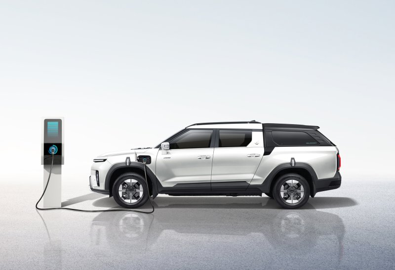 [서울=뉴시스] KG모빌리티(KGM)가 출시한 국내 최초 전기 픽업트럭 '무쏘 EV' 모습. (사진=KGM 제공) 2025.04.23 photo@newsis.com *재판매 및 DB 금지