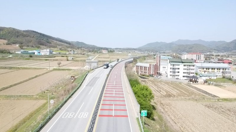 충북 충주경찰서가 최근 3달간 3건의 사망 교통사고 발생 구간에 교통안전시설을 설치했다.(충주경찰서 제공. 재판매 및 DB금지)/뉴스1