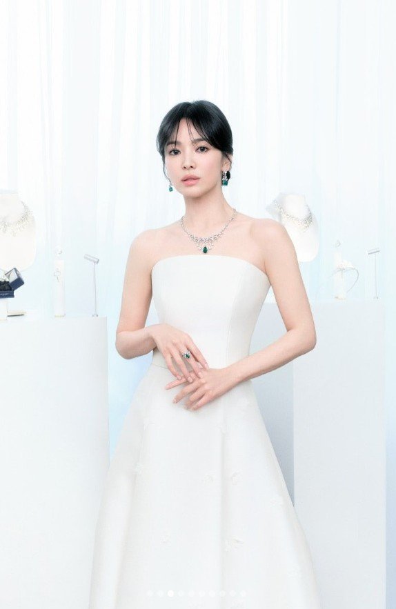 송혜교, 이게 B컷? 드레스 입고 독보적 미모