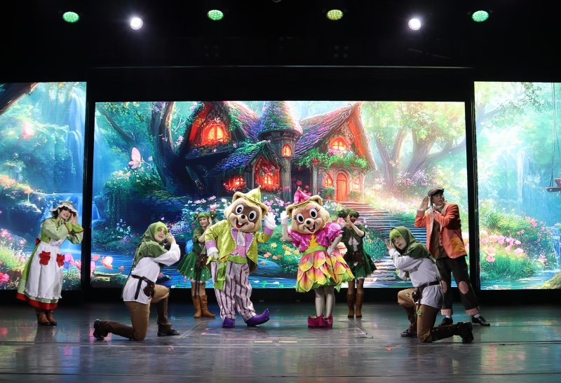 롯데월드 부산 봄 시즌 공연 '로리스 블루밍 파티' (롯데월드 부산 제공. 재판매 및 DB 금지)