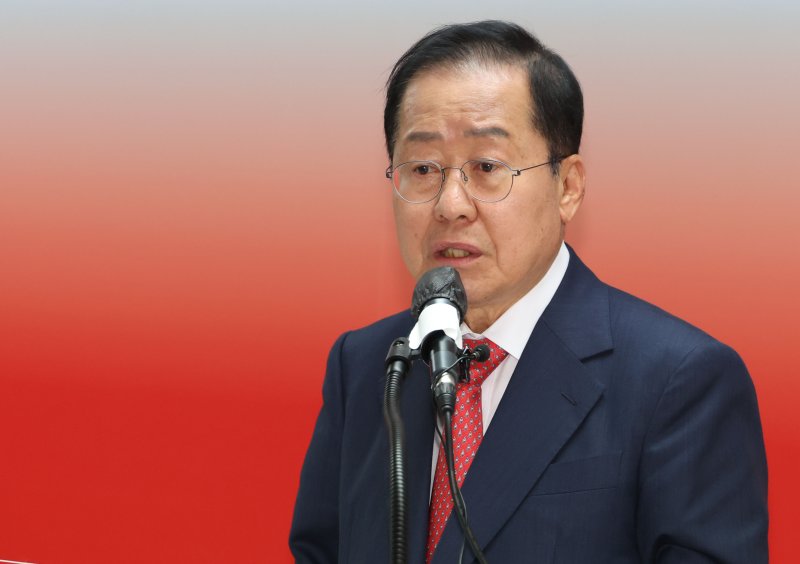 홍준표 제21대 대통령 선거 국민의힘 경선 후보가 23일 서울 여의도 캠프 사무실에서 열린 국민통합 관련 선진대국시대 비전발표회에서 발언을 하고 있다. 뉴시스