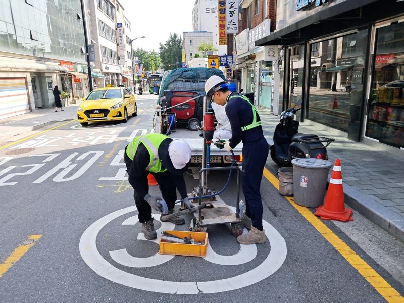 성동구가 공동 발견 구간 천공 작업을 하는 모습. 성동구 제공