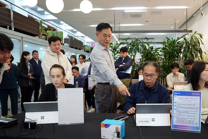 "디지털 전환 가속화".. 에스알, 마이크로소프트와 AI 체험행사