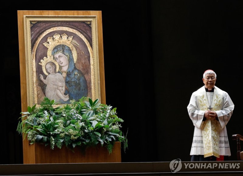 교황 쾌유 묵주 기도회 주례하는 유흥식 추기경 (출처=연합뉴스)