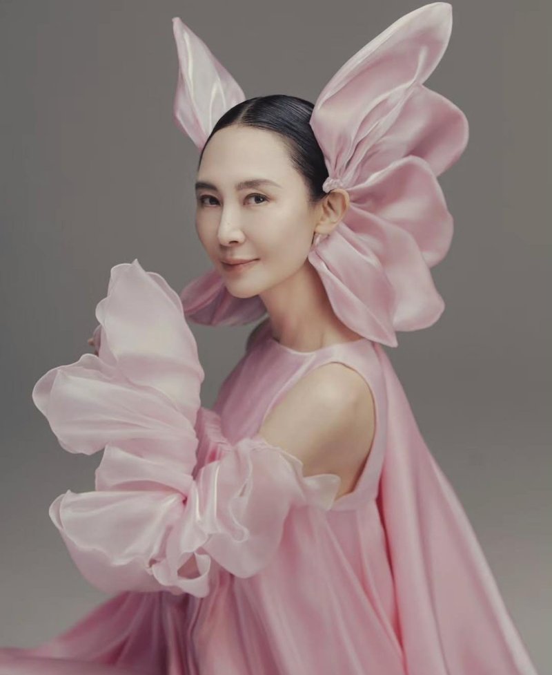 채시라, 정식 무용수 데뷔…우아한 자태