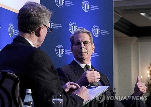 발언하는 베선트 미 재무장관 (출처=연합뉴스)
