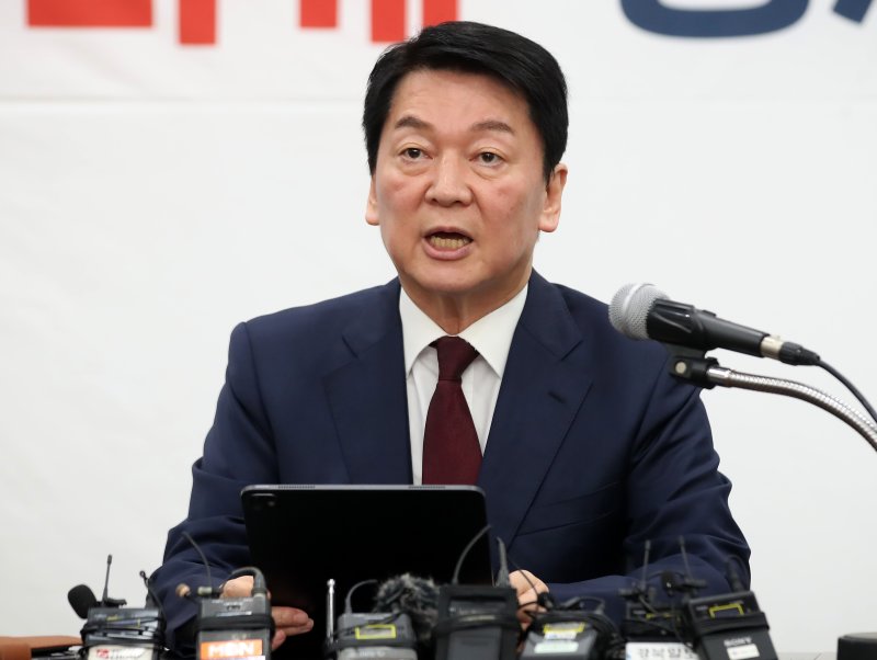 안철수 "집단지도체제? 변동 히드라에 불과..지금 필요한 건 강력한 리더십"
