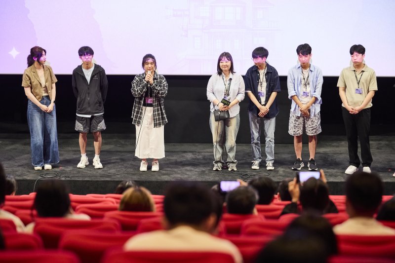 2024년 열린 부산국제어린이청소년영화제에서 경쟁부문 본선진출작 감독들이 관객들과 소통하고 있다.(부산국제어린이청소년영화제 제공. 재판매 및 DB 금지)