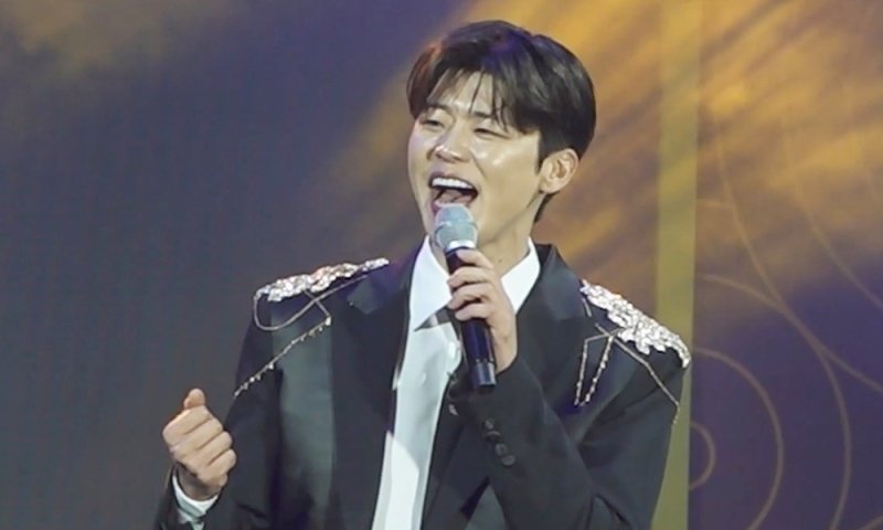 '행사프린스' 박지현, 축제 출격…콜드플레이 부럽지 않은 '떼창'