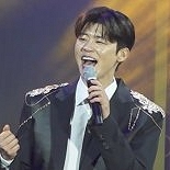 ′행사프린스′ 박지현, 축제 출격…콜드플레이 부럽지 않은 ′떼창′