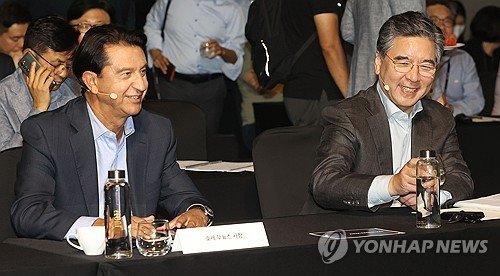 호세 무뇨스 현대차 사장(왼쪽)과 장재훈 현대차 부회장(오른쪽) (출처=연합뉴스)