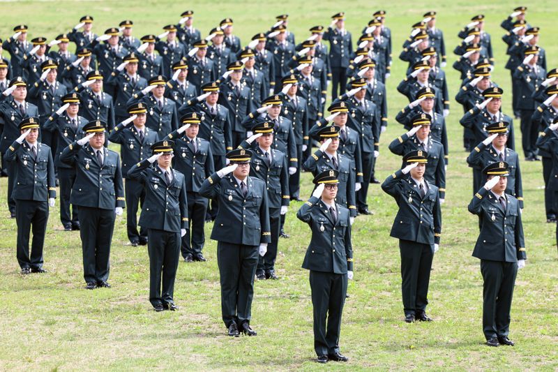 24일 충북 괴산 육군학생군사학교에서 신임 의무장교 692명이 임관하는 '제55기 의무사관 임관식'이 열렸다. 국방부 제공