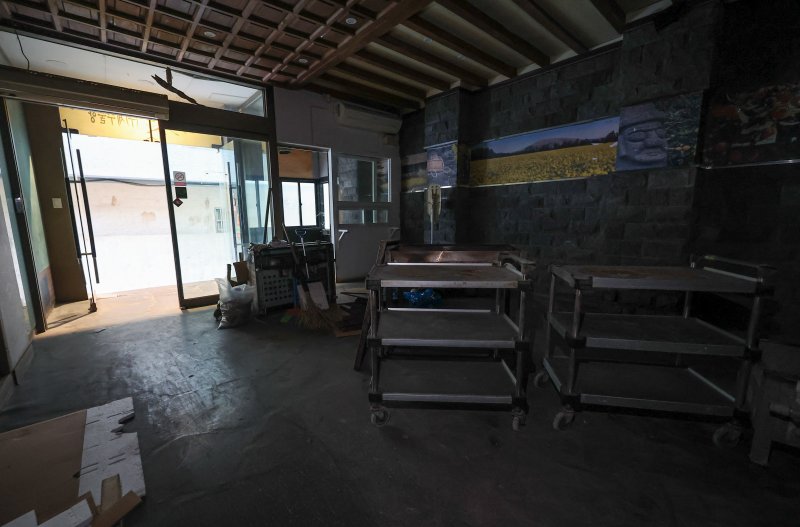 서울 시내 한 상가에 폐업한 식당 내부가 텅 비어있다. 2024.9.30/뉴스1 ⓒ News1 김도우 기자