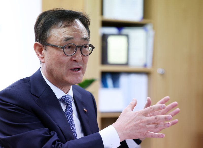 송치영 소상공인연합회장이 15일 서울 영등포구 소상공인연합회에서 뉴스1과 인터뷰를 하고 있다. 2025.4.15/뉴스1 ⓒ News1 오대일 기자