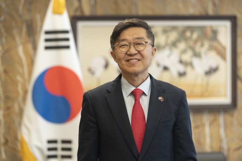 [서울=뉴시스]최진원 주몽골 한국대사. (주몽골 한국대사관 제공).2024.04.24.