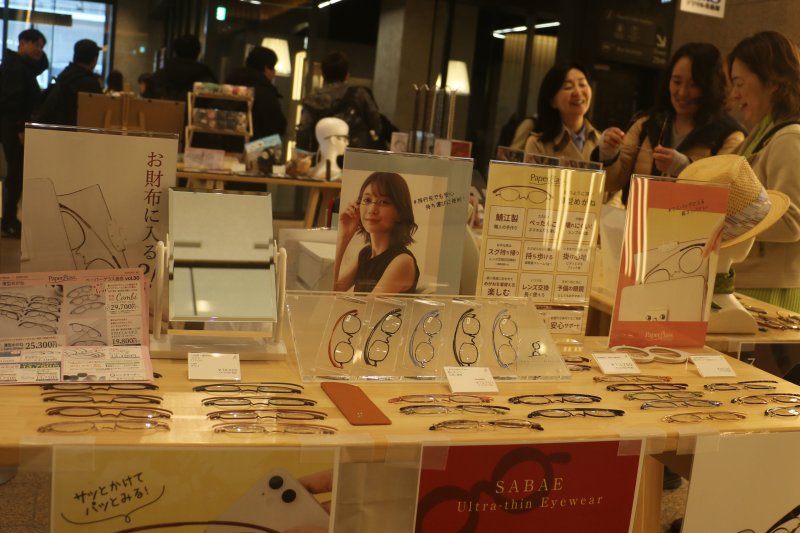 바카라사이트 도쿄 시부야역 인근의 '도큐플라자 시부야' 1층에서 설치된 '페이퍼 글라스''(Paper Glass) 행사장. 페이퍼글라스는 노안을 겪는 중장년층을 겨낭한 시니어 안경 브랜드다.. 2025.4.2/뉴스1 ⓒ News1 김근욱 기자
