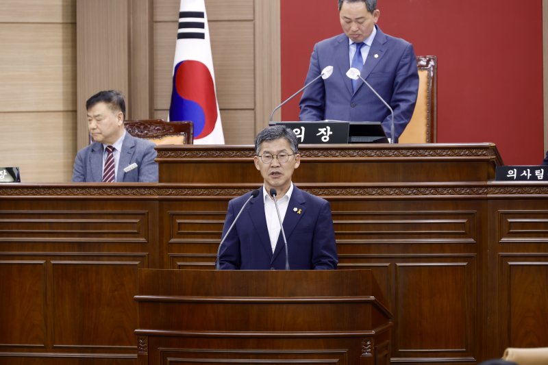 김정흠 전북자치도 임실군의원이 제345회 임시회 5분 발언에서 가구 단위로 LPG소형저장탱크를 인터넷 바카라할 것을 제안했다.(의회제공. 재판매 및 DB금지)2025.4.25/인터넷 바카라1