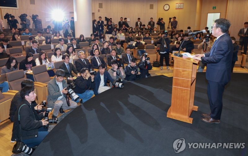 해킹 사고 관련 발언하는 유영상 대표이사 (출처=연합뉴스)