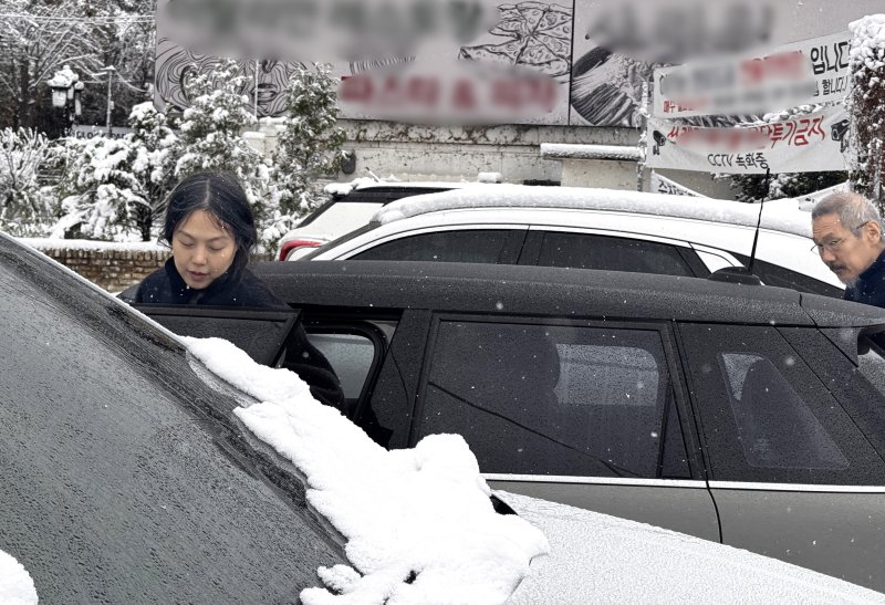 "'출산' 김민희, 미사호수공원서 아들과..." 포착된 모습