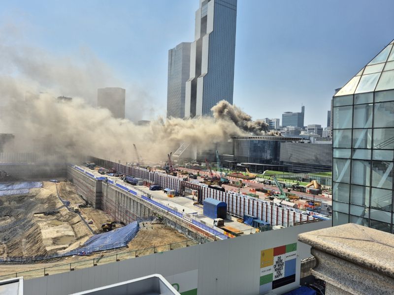 강남 코엑스 식당서 화재...소방, 진압작업 중