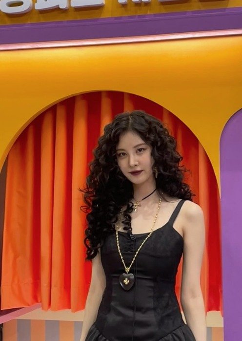 소시 막내 서현 맞아? 히피펌·'흑화' 메이크업…파격 변신