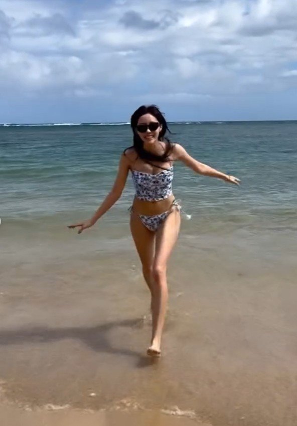 효민, 비키니로 뽐낸 글래머 몸매…관능미 폭발