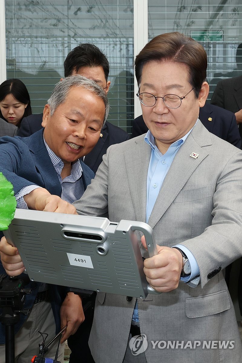 에너지온실 방문한 이재명 후보 (출처=연합뉴스)
