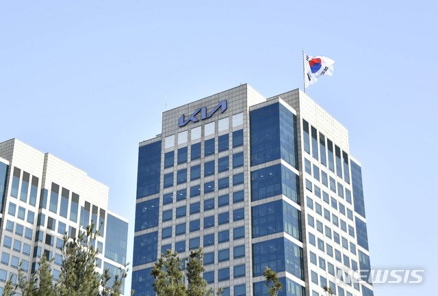 [서울=뉴시스] 서울 서초구 바카라사이트 벳무브자동차 본사 건물 외벽에 바카라사이트 벳무브자동차의 새로운 로고가 걸려 있다.(사진=바카라사이트 벳무브 제공) 2023.1.27 photo@newsis.com *재판매 및 DB 금지