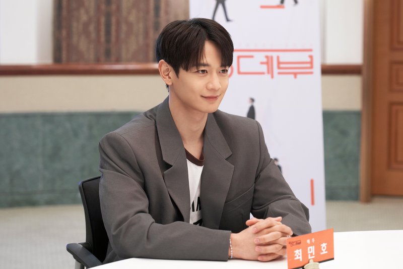 최민호 "어릴 때부터 꿈 꿔온 '연극' 사랑에 빠졌죠" [N인터뷰]①