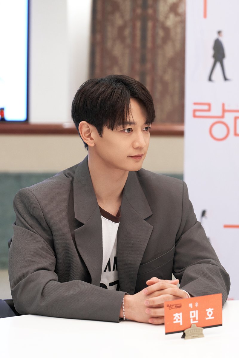 최민호 "어릴 때부터 꿈 꿔온 '연극' 사랑에 빠졌죠" [N인터뷰]①