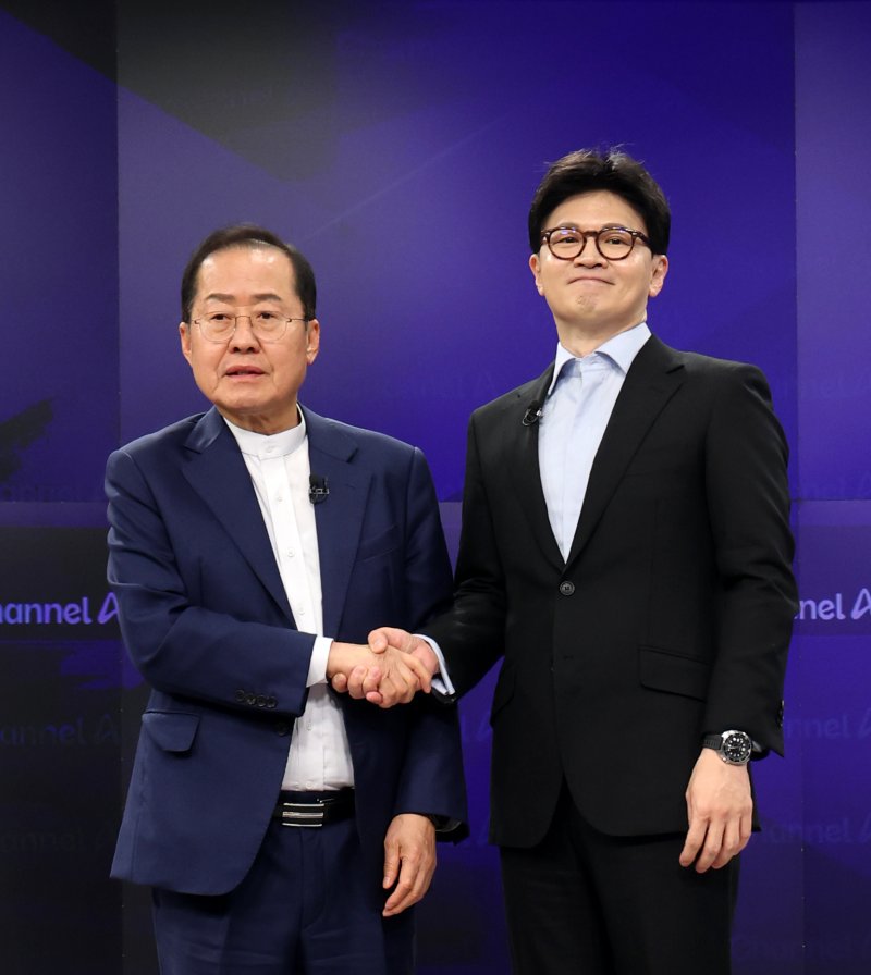 洪 "韓, 계엄해제 주역 아니라 계엄 원인제공자" 韓 "독단적 생각"