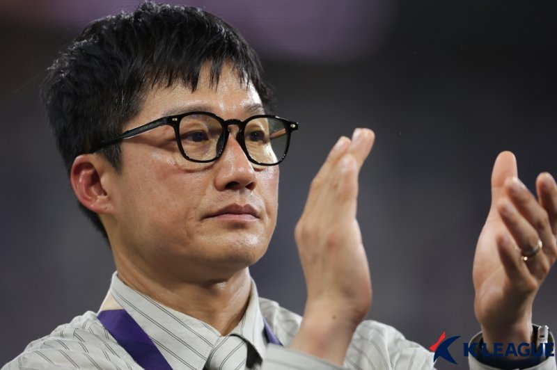 [서울=뉴시스]K리그 광주 이정효 감독. (사진=한국프로축구연맹 제공)