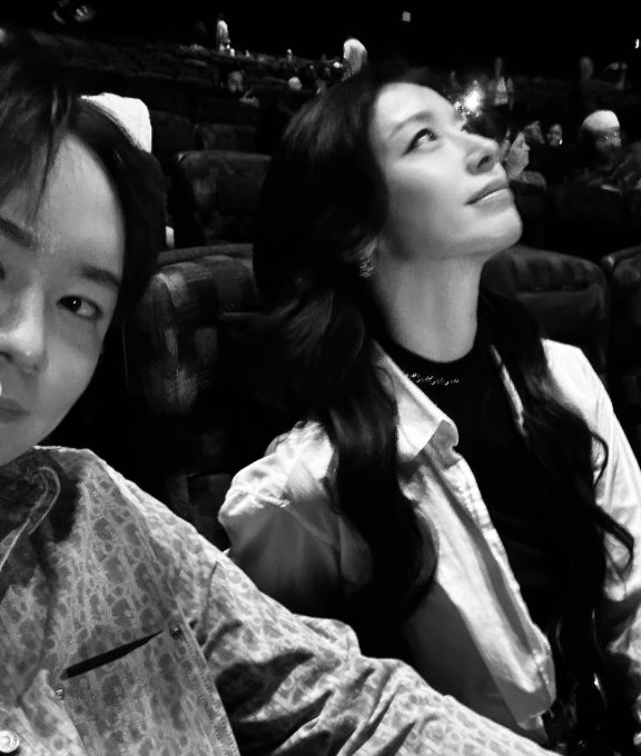 '이혼' 티아라 지연, 여항 함께 한 훈남은 누구? [N샷]