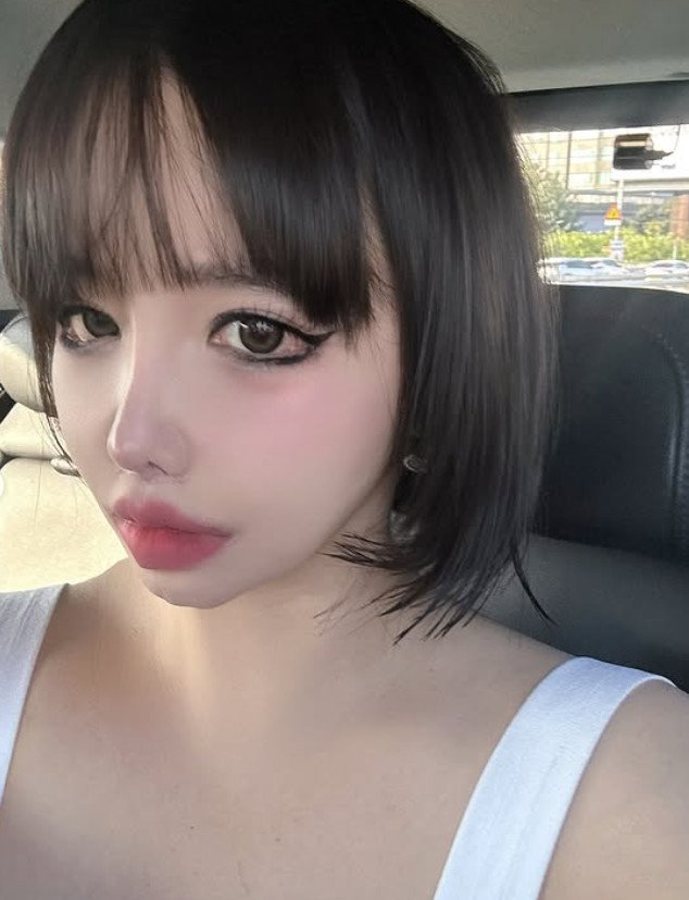 박봄, 싹둑…단발 대변신 속 스모키 화장에 과감 노출까지 [N샷]