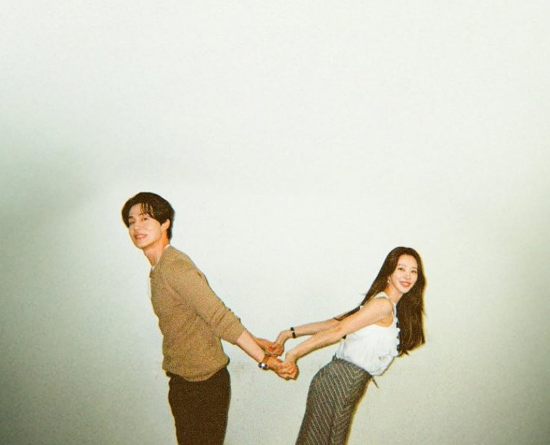 이주빈♥이동욱, 과감한 스킨십 포착…"잘 어울린다"