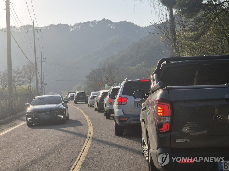 차량 정체 이어지는 인제시내 (출처=연합뉴스)