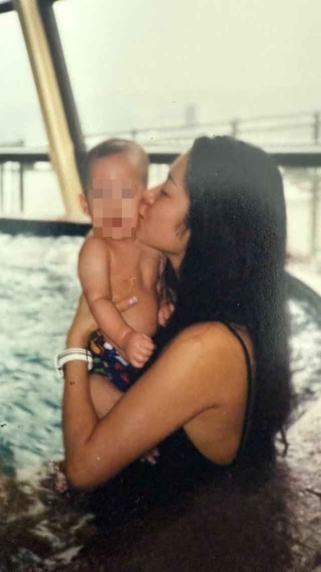  고현정, 어린 시절 아들과 함께 한 사진 공개? 볼뽀뽀 옛 사진 [N샷]