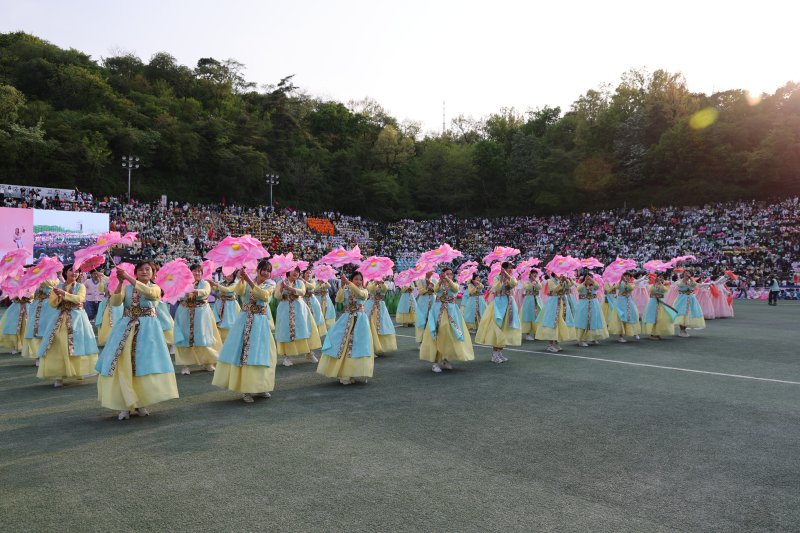 [서울=뉴시스이 26일 동국대에서 열린 연등회 어울림한마당 (사진=대한불교조계종 제공) 2025.04.26. photo@newsis.com *재판매 및 DB 금지