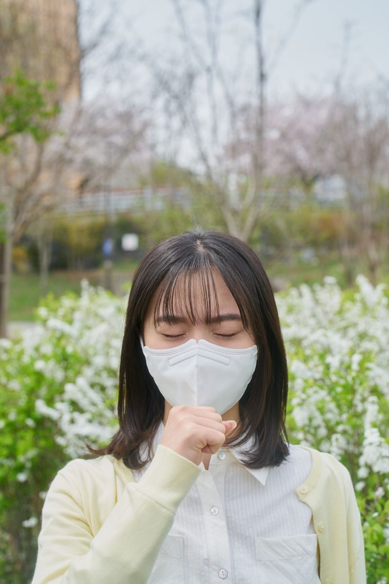 알레르기가 있는 사람은 꽃가루가 날리는 봄철, 외출시 마스크를 착용하는 것이 좋다. 사진은 특정기사와 관련 없음. 온병원 제공