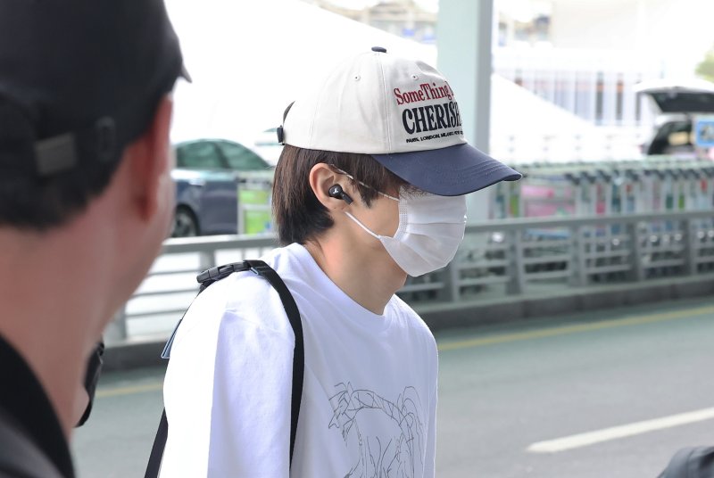 [뉴스1 ★]더보이즈 선우, 인성 논란 후 첫 포착…꽁꽁 가린 얼굴